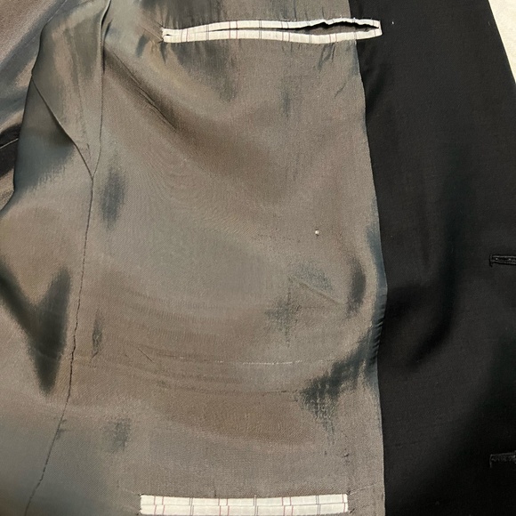 Beautiful, Hickey Freeman Men's Black Suit - Picture 3 of 9